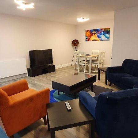 Garland Modern Spacious Apartment, Brentwood 1 Екстериор снимка