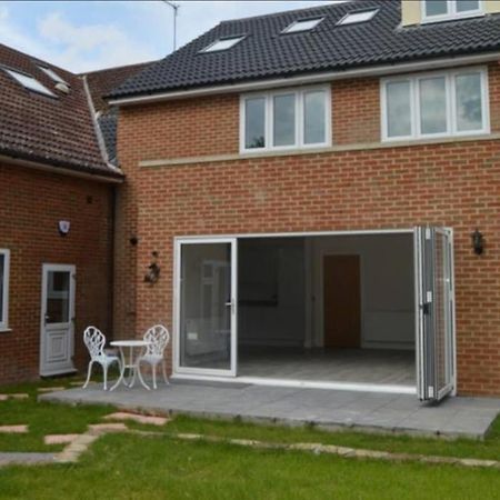 Garland Modern Spacious Apartment, Brentwood 1 Екстериор снимка