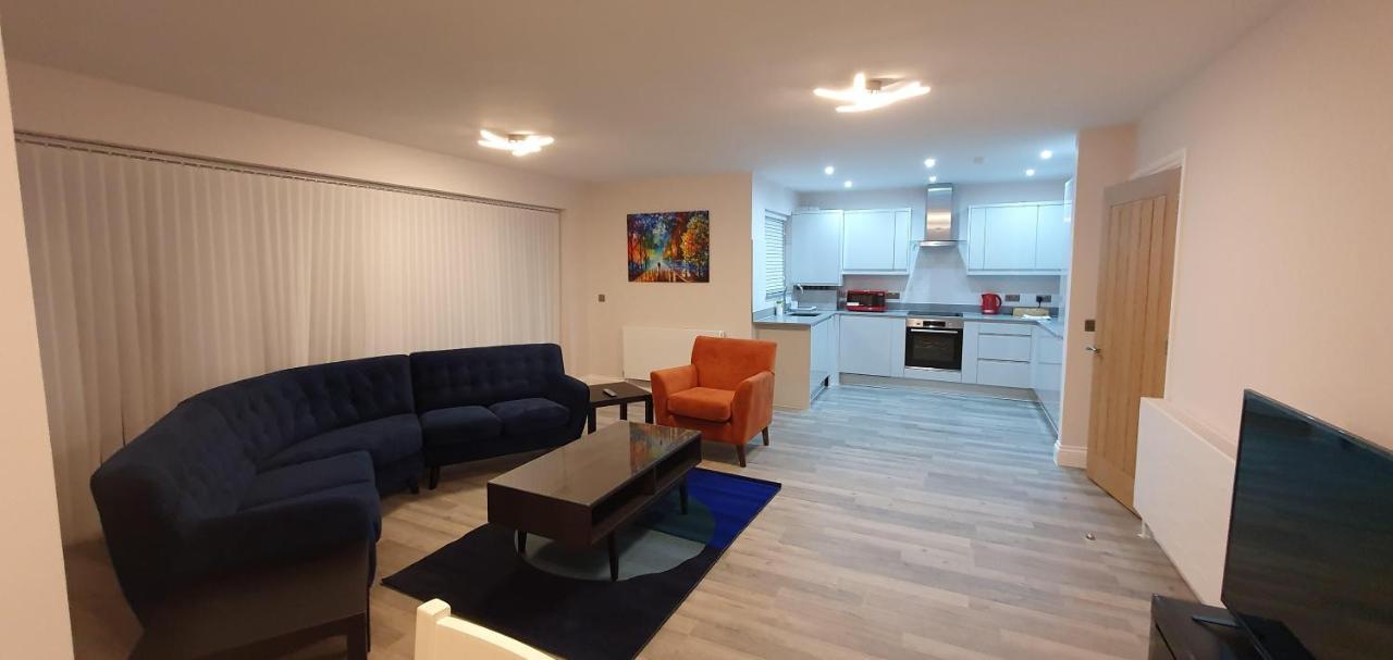 Garland Modern Spacious Apartment, Brentwood 1 Екстериор снимка