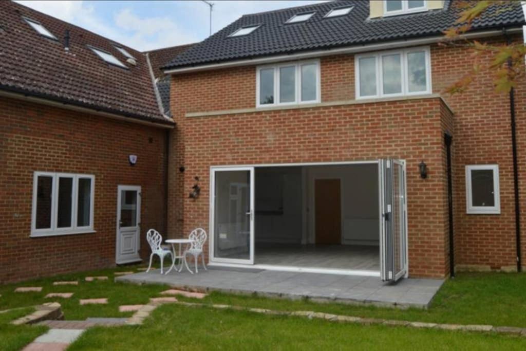 Garland Modern Spacious Apartment, Brentwood 1 Екстериор снимка