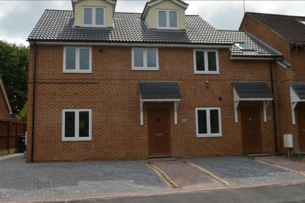 Garland Modern Spacious Apartment, Brentwood 1 Екстериор снимка