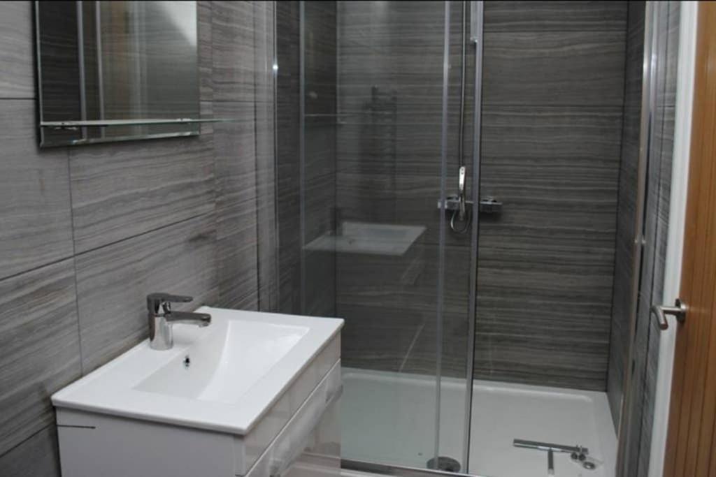 Garland Modern Spacious Apartment, Brentwood 1 Екстериор снимка