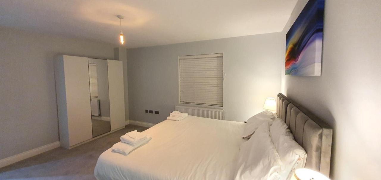 Garland Modern Spacious Apartment, Brentwood 1 Екстериор снимка