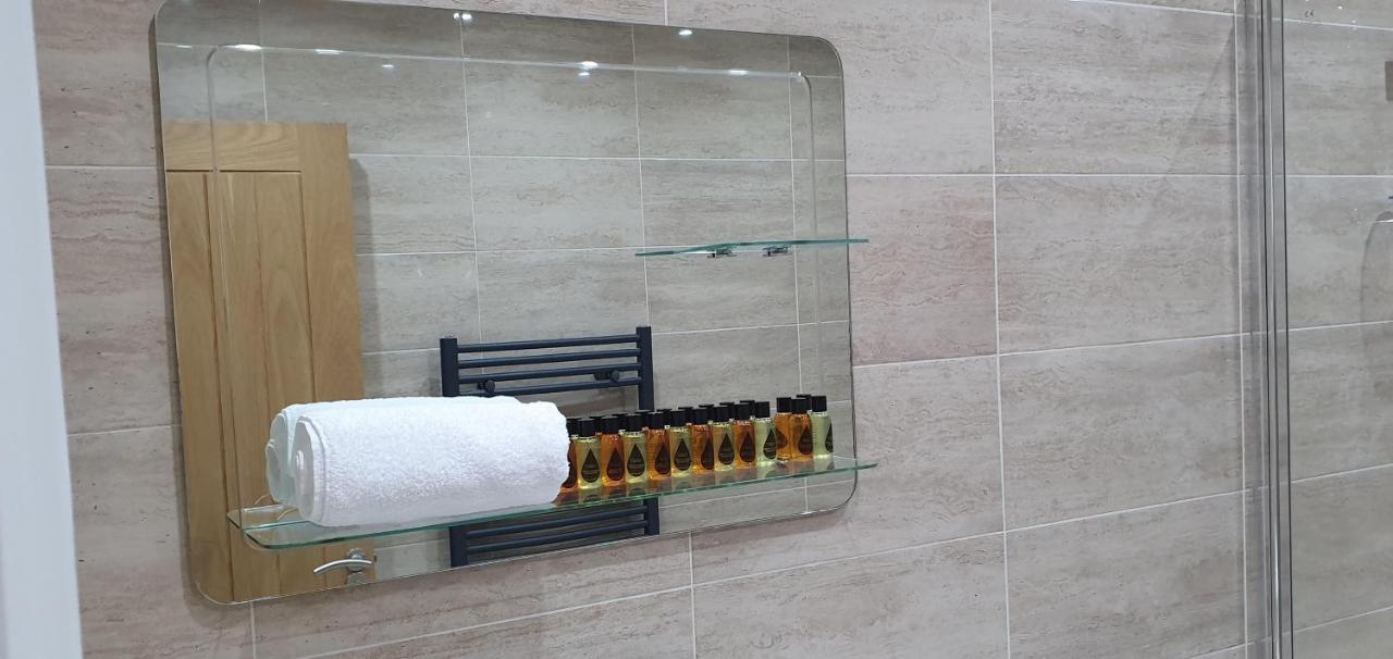 Garland Modern Spacious Apartment, Brentwood 1 Екстериор снимка