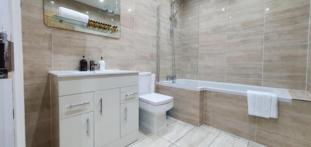Garland Modern Spacious Apartment, Brentwood 1 Екстериор снимка