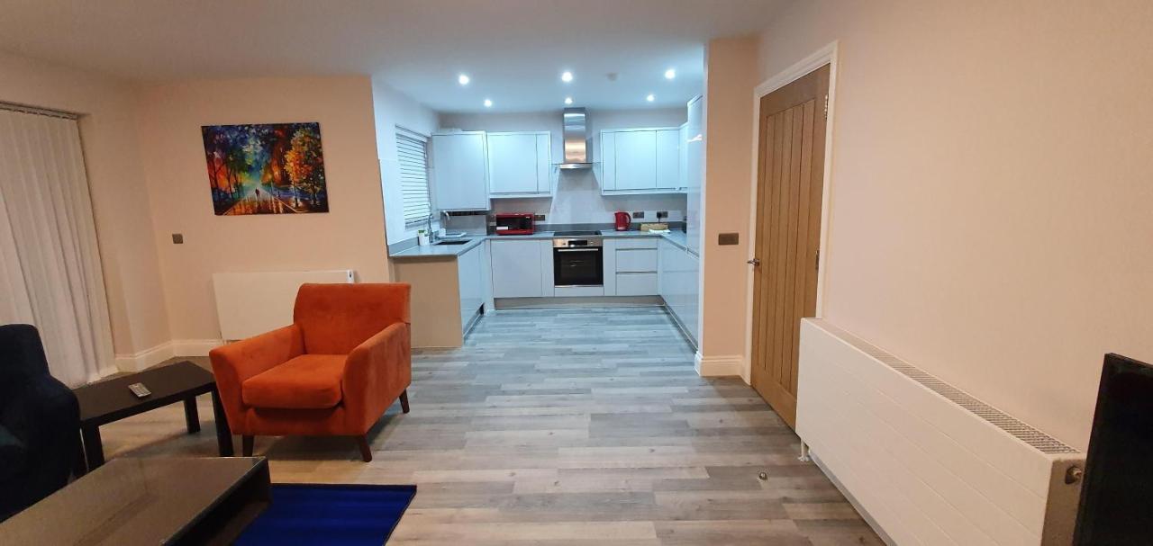 Garland Modern Spacious Apartment, Brentwood 1 Екстериор снимка