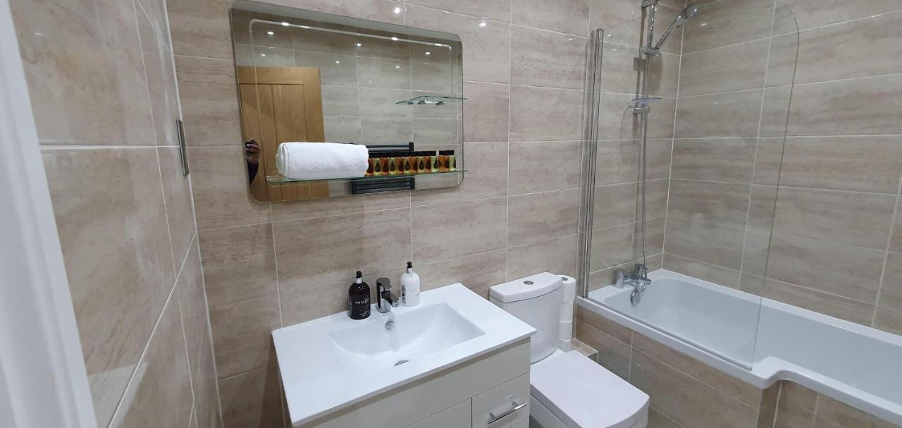 Garland Modern Spacious Apartment, Brentwood 1 Екстериор снимка