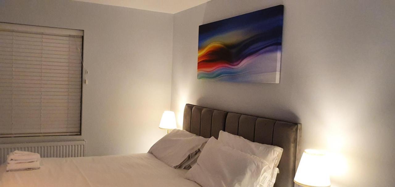 Garland Modern Spacious Apartment, Brentwood 1 Екстериор снимка