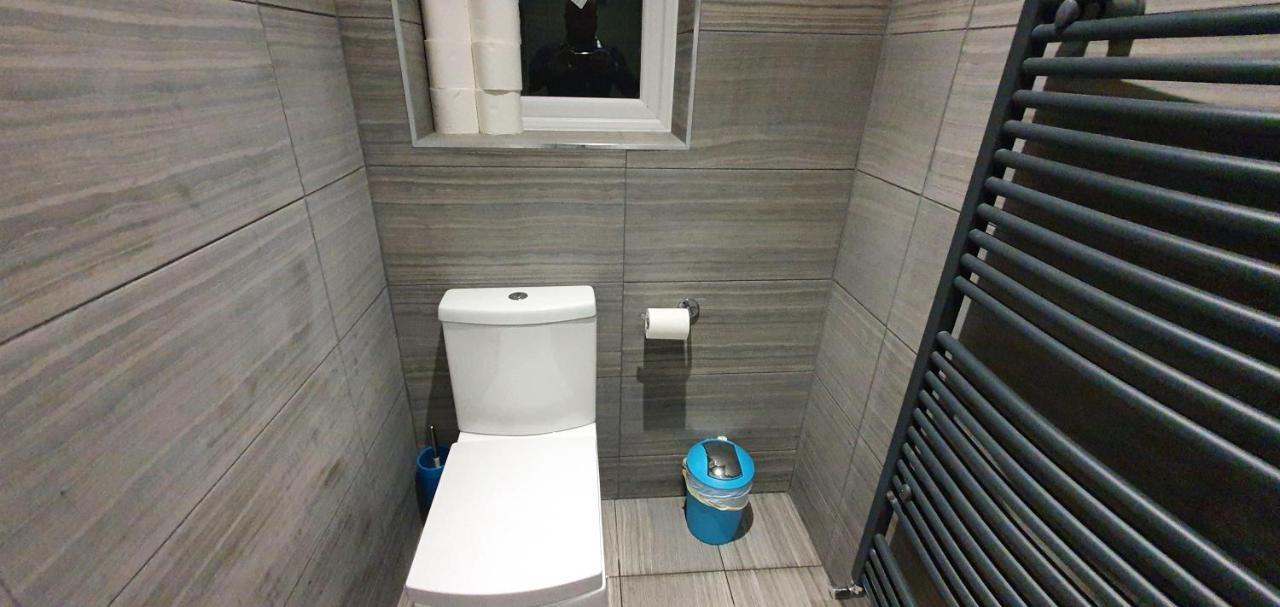 Garland Modern Spacious Apartment, Brentwood 1 Екстериор снимка