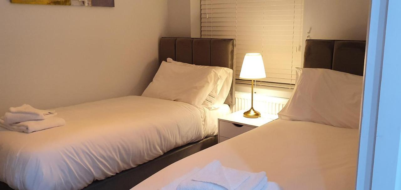 Garland Modern Spacious Apartment, Brentwood 1 Екстериор снимка