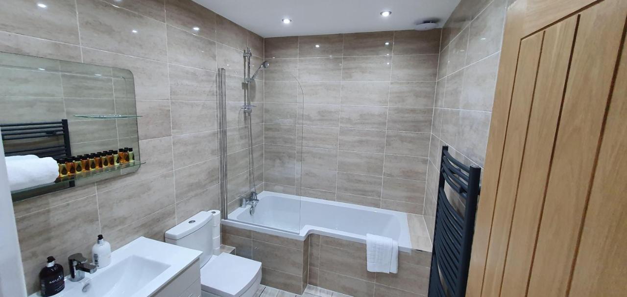 Garland Modern Spacious Apartment, Brentwood 1 Екстериор снимка