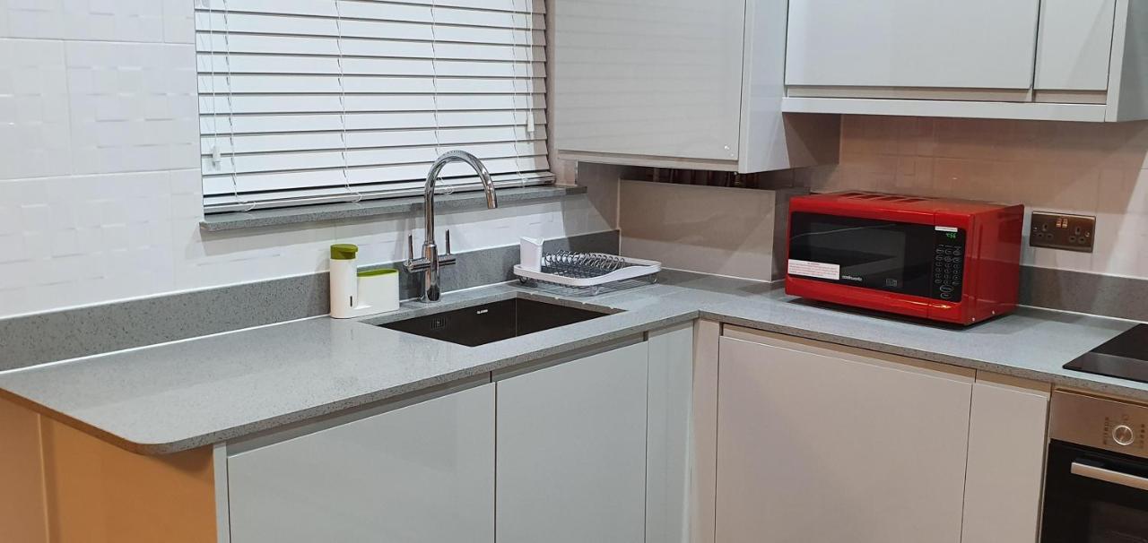 Garland Modern Spacious Apartment, Brentwood 1 Екстериор снимка